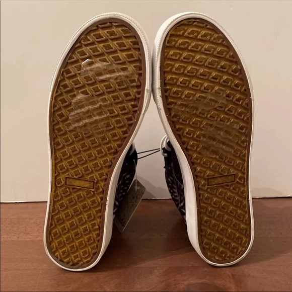 New MUDD Poppy Tie Dye Hi Top Sneakers - Picture 6 of 6